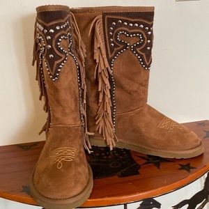 BRAND NEW Montana West faux ugg boots. Size 9